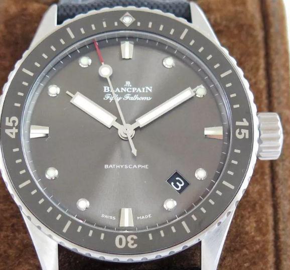 UK black dials Blancpain Fifty Fathoms replica watches are in concise design.
